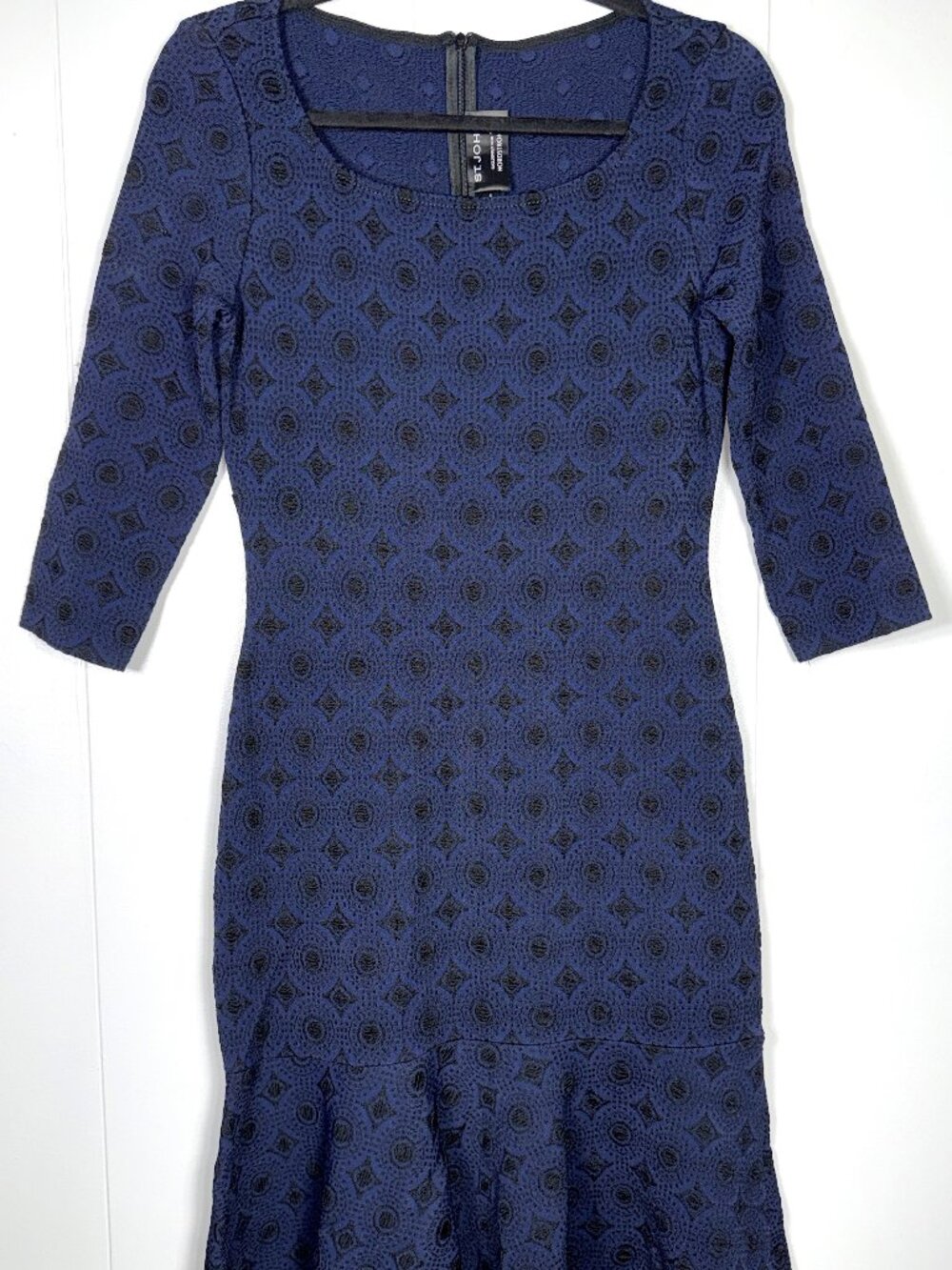 St. John Blue Black Knit 3/4 Sleeve Stretch Ruffle Hem Geometric Zip Dress 4 NEW